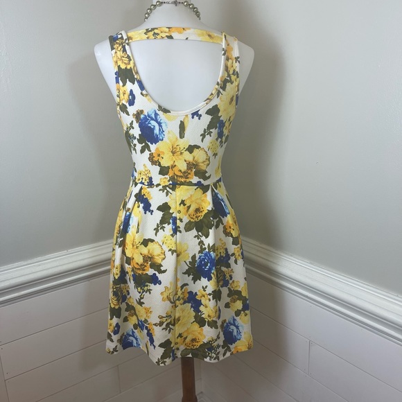 Miin Bright Floral Textured Fit & Flare Dress S (jr) FREE SHIP - Picture 3 of 4